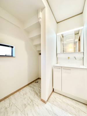 ʑEʏ@Ƃ̐ʃXy[XŒ̐gxxX[Y