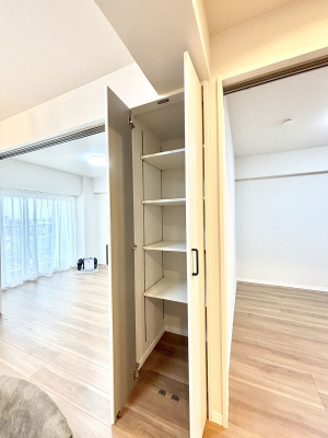 ̑ρ@rO[BɎ[ƕW܂LDKXbLЕtłˁB  