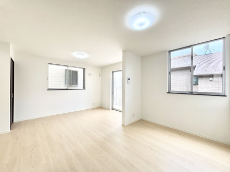 ̑ρ@Ƒ̏Ί炪RƐ܂ĂAȕ͋C̃_CjOɎdオĂ܂ 