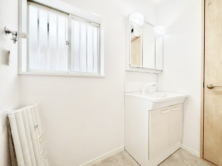 ���̑��@����������z���C�g�J���[����Ƃ��������h���[�X�y�[�X