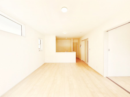 ���r���O�@���₩�ȗz���܂�ɕ�܂��A���S�n�̗ǂ����r���O�ŉƑ��c���I