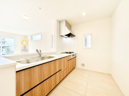 �L�b�`���@���Ƒ��̉�b�e�ޑΖʃL�b�`���B���������̃p�p�}�}�����Ƒ��Ɖ߂������Ԃ����������I