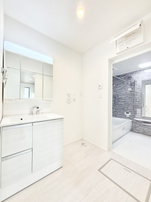 ���̑��@�L�X�Ƃ�Ƃ�̂��郉���h���[�X�y�[�X�B  