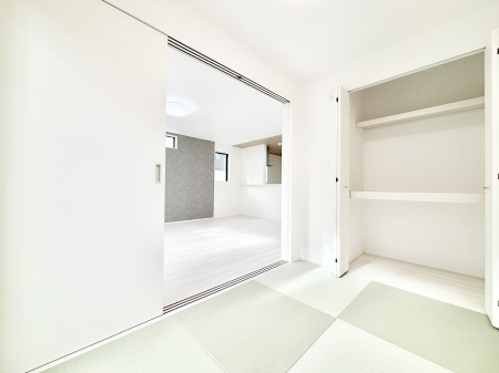 ���̑����ρ@���r���O�Ɨׂ荇���Ă���a�m���B�ق��ƈꑧ�ł���a�̋�Ԃ��Y�ꂸ�ɁB 