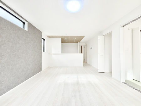 ���r���O�@���邢�z���������A�����̕��͋C�ɖ�������郊�r���O�E�_�C�j���O�B 