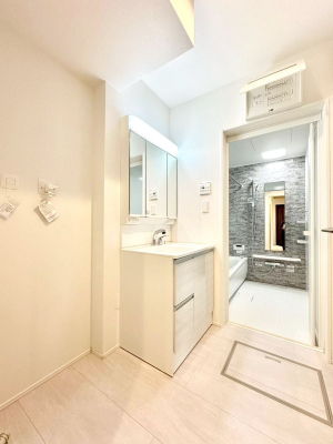 ʑEʏ@邢ʏ͖̐gxxyłႢłB