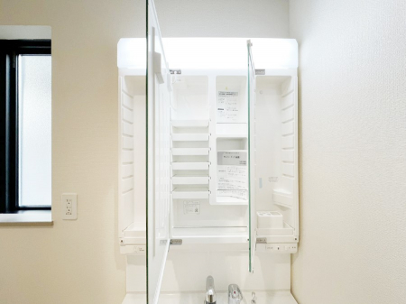 ���̑����ρ@�O�ʋ��̗��ɁA���ϕi��q���p�i�Ȃǂ����[�\�B���ʑ����������ƕۂ��܂��I