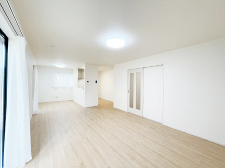 ���r���O�@���Ƒ��̓��₩�Șb�����ŕ�܂�閾�邢���r���O