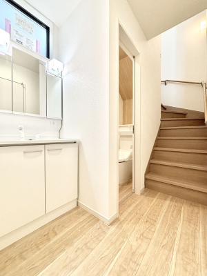 ʑEʏ@邢ʏ͖̐gxxyłႢłB