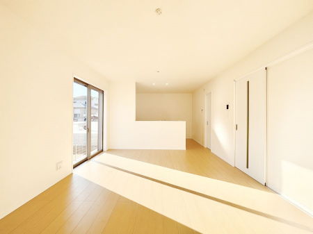 ���r���O�@���邢�z���������A�����̕��͋C�ɖ�������郊�r���O�E�_�C�j���O�B 