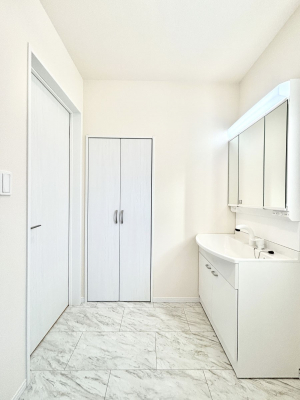 ʑEʏ@邢ʏ͖̐gxxyłႢłB