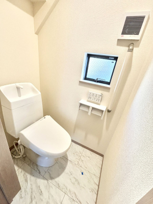 �g�C���@�g�C����1�K��2�K���ꂼ��ɔz�u����Ă��ĂƂĂ��֗��ł��B 