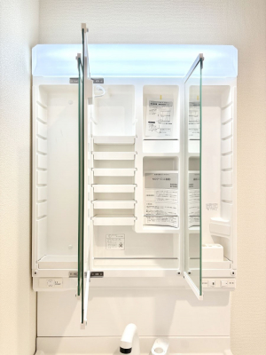 ���̑����ρ@�O�ʋ��̗��ɁA���ϕi��q���p�i�Ȃǂ����[�\�B���ʑ����������ƕۂ��܂��I