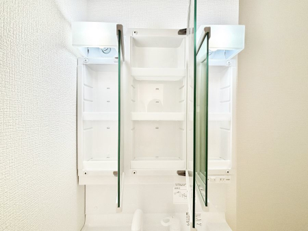 ���̑����ρ@�O�ʋ��̗��ɁA���ϕi��q���p�i�Ȃǂ����[�\�B���ʑ����������ƕۂ��܂��I