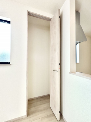 ̑ρ@rO[BɎ[ƕW܂LDKXbLЕtłˁB  