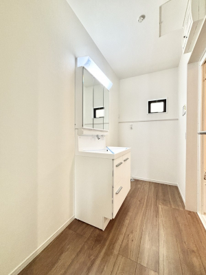 ̑@Ă̂ŎC̑ꏊłC\s܂B̐gxxCǂI