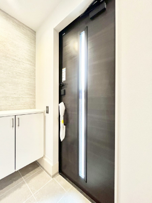 ���ց@�K���X�X���b�g�̓��������փh�A�������Ɍ���͂��Ă���܂�