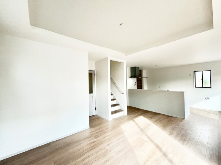 ���r���O�@���Ƒ��̓��₩�Șb�����ŕ�܂�閾�邢���r���O