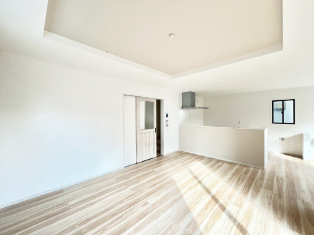 ���r���O�@���Ƒ��̓��₩�Șb�����ŕ�܂�閾�邢���r���O