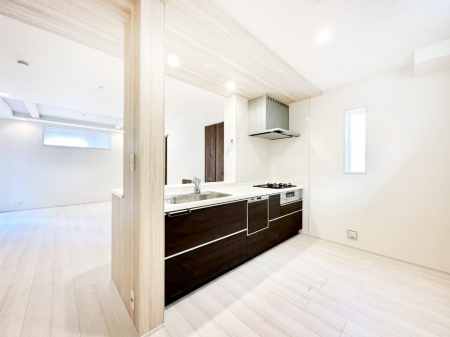 �L�b�`���@���r���O�ŗV�Ԃ��q�l�������Ȃ��炨�������ł���ΖʃL�b�`��