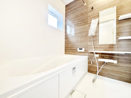 �����@���������̂���_�[�N�J���[����ɂ����o�X���[����1���̔������t���b�V���I