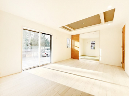 ���r���O�@���邢�z���������A�����̕��͋C�ɖ�������郊�r���O�_�C�j���O 