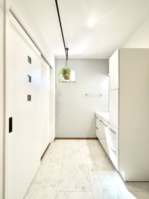 ʑEʏ@邢ʏ͖̐gxxyłႢłB