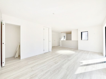 ���r���O�@���Ƒ��̓��₩�Șb�����ŕ�܂�閾�邢���r���O