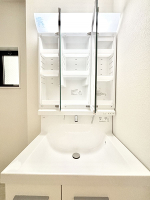 ���̑����ρ@�O�ʋ��̗��ɁA���ϕi��q���p�i�Ȃǂ����[�\�B���ʑ����������ƕۂ��܂��I