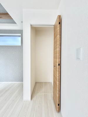 ̑ρ@rO[BɎ[ƕW܂LDKXbLЕtłˁB  