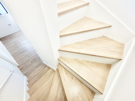 ���̑��@���Ƒ��Ԃ̃R�~���j�P�[�V�������[�܂郊�r���O�C���K�i���̗p