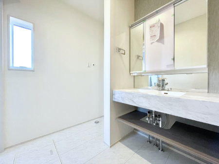 ���̑��@�L�X�Ƃ�Ƃ�̂��郉���h���[�X�y�[�X�B  