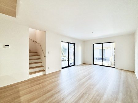 ̑ρ@u܁vuvƑƂ̃R~jP[V[܂郊rOCKi܂B 