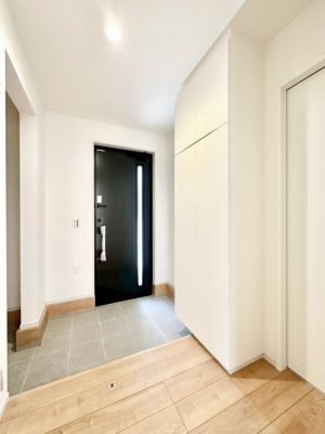 ���ց@�K���X�X���b�g�̓��������փh�A�������Ɍ���͂��Ă���܂�