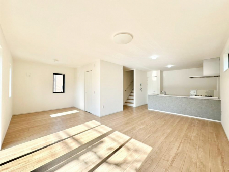 ���r���O�@�Z�ޕ��̌��������o�����A�C���e���A���l����̂��y���݂ȃ��r���O�ł��I �@