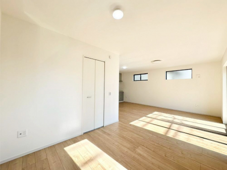 ���r���O�@���邢�z���������A�����̕��͋C�ɖ�������郊�r���O�E�_�C�j���O�B �@