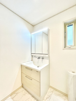 ʑEʏ@邢ʏ͖̐gxxyłႢłB