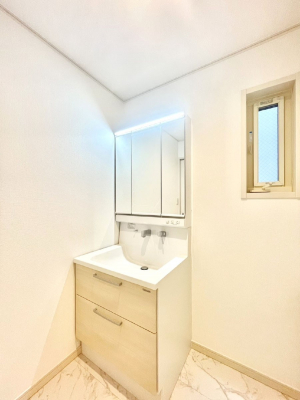 ʑEʏ@邢ʏ͖̐gxxyłႢłB