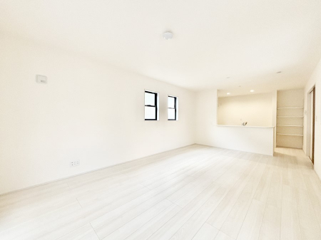 ���r���O�@���Ƒ��̓��₩�Șb�����ŕ�܂�閾�邢���r���O