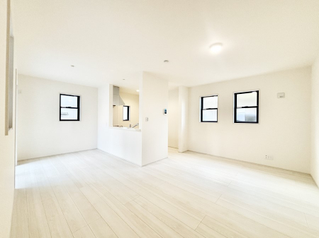 ���r���O�@���Ƒ��̓��₩�Șb�����ŕ�܂�閾�邢���r���O