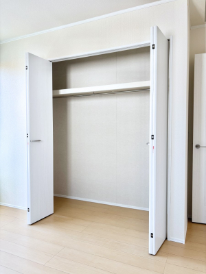 ���[�@�m���̃N���[�[�b�g�B���s��������̂Ō���̈ߗނ�����������܂�܂��B