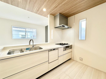 �L�b�`���@�u�₩�ȕ����ʂ蔲����L�b�`���B��������̂Ŗ��邭���C�ɂ��𗧂��܂��B�@