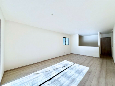 ̑ρ@Ƒ̏Ί炪RƐ܂ĂAȕ͋C̃_CjOɎdオĂ܂B