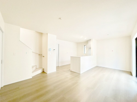 ̑ρ@Ƒ̏Ί炪RƐ܂ĂAȕ͋C̃_CjOɎdオĂ܂B