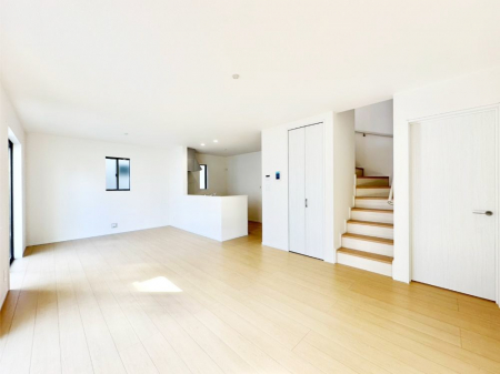 ���r���O�@���Ƒ��̓��₩�Șb�����ŕ�܂�閾�邢���r���O