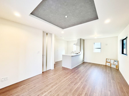 ���r���O�@���Ƒ��̓��₩�Șb�����ŕ�܂�閾�邢���r���O