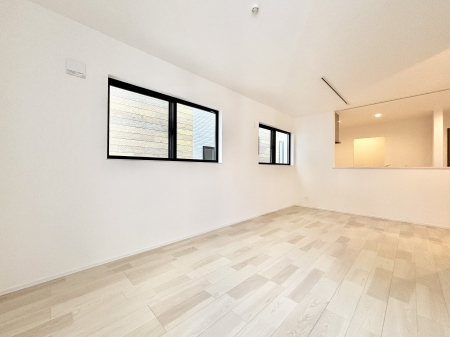 ���r���O�@���Ƒ��̓��₩�Șb�����ŕ�܂�閾�邢���r���O