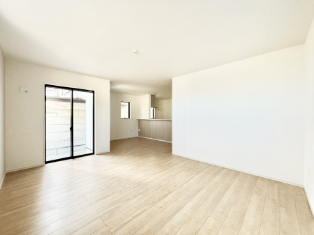 ���r���O�@���Ƒ��̓��₩�Șb�����ŕ�܂�閾�邢���r���O