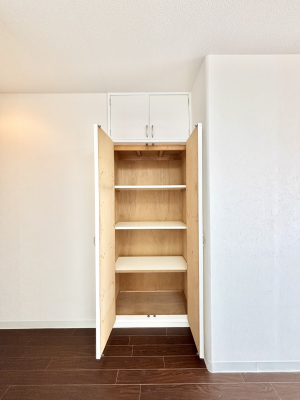 [@rO[BɎ[ƕW܂LDKXbLЕtłˁB      