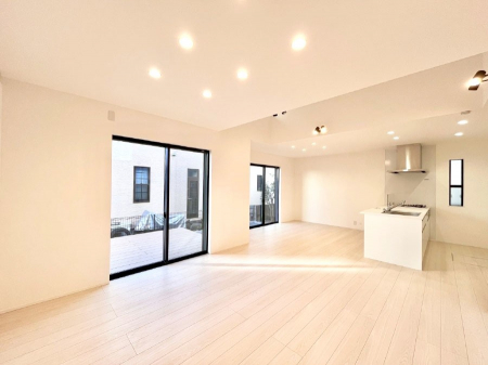 ���r���O�@�Z�ޕ��̌��������o�����A�C���e���A���l����̂��y���݂ȃ��r���O�ł��I 